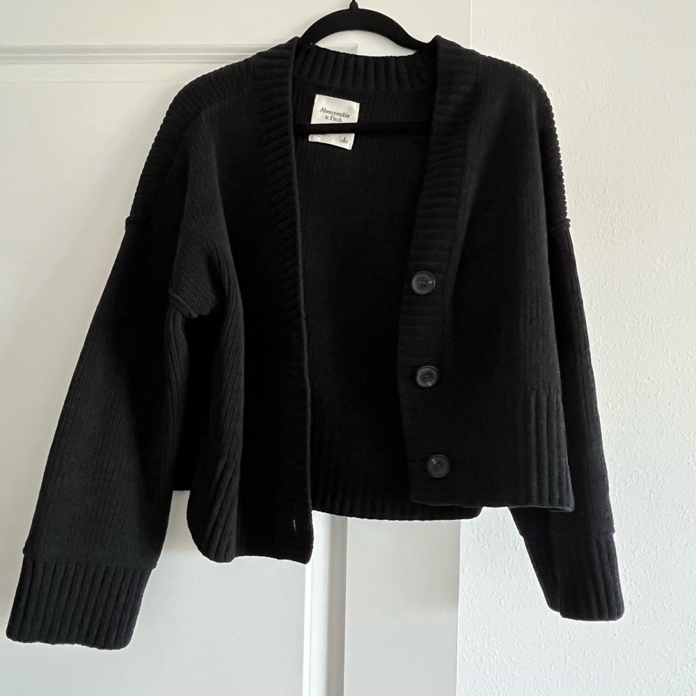 Abercrombie & Fitch Black Cropped Button Cardigan Sweater